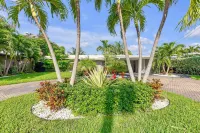 Flirty Flamingo Colorful Waterfront Escape w Pool - spa