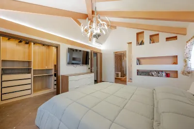 Luxury Burano Penthouse with Terrace Lagoon View and Jacuzzi Hôtels à : Burano