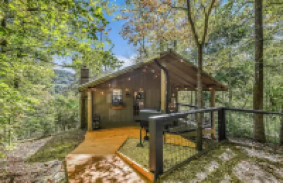 Cliff Haven 1 Bedroom Cabin by RedAwning