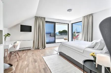 5-Bedroom Villa Near Split with Pool Отели рядом с Аэропорт Сплит