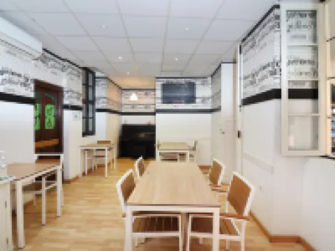 フィール ホステル シティ センター マラガのホテル