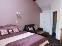 Old Oak Tree Hotels in Pickhill with Roxby