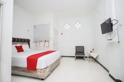 RedDoorz near Bundaran Kecil Palangkaraya Hotel a Panarung