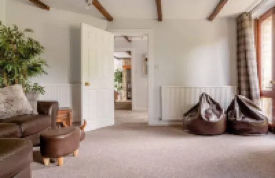 OldMill-2Bed-Sleeps6-PrivateGarden-OptionalHotTub
