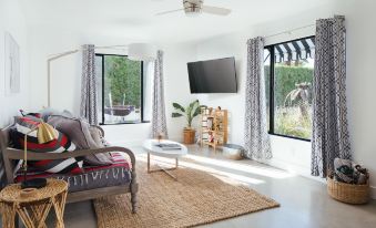 Hotel El Cid by AvantStay Mid-Century Charm with Poolside Cabanas