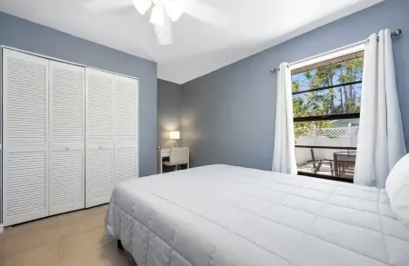 Cozy Home-Centrally located-pet friendly 10min from airport & 2min from FGCU Отели рядом с достопримечательностью «Галф Кост Таун Сентер»