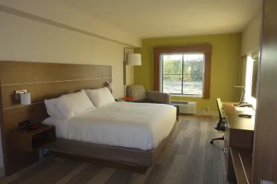 Holiday Inn Express & Suites Brentwood Hotels near Bed Bath & Beyond