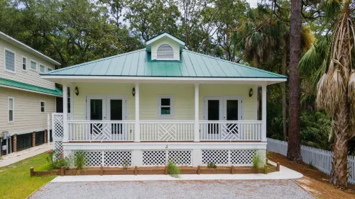 Charming 2 Bed 2 Bath Home Near Ocean Creek Golf Course