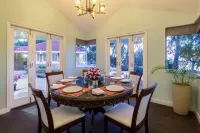 آم ا س ايز آند تريلز بيتش هاوس ماد آيلاند، مومباي Hotels near جلوبال فيباسانا باجودا