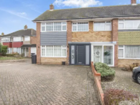 Gravesend 3 Beds by Jada Homes Hotels in Gravesend