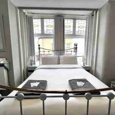 Central Cove Guesthouse Rooms