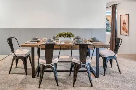 Large home - Sleeps many 4B/2B Отели рядом с достопримечательностью «Рут Банкрофт Гарден & Нерсери»