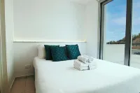 Phaedrus Living: Seaside Deluxe Flat Harbour 106 Hotels in 