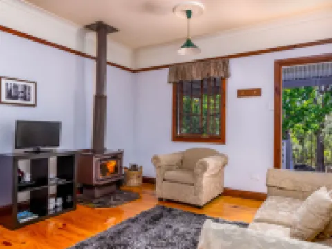 Cypress Ridge Cottages Hotels in Stanthorpe