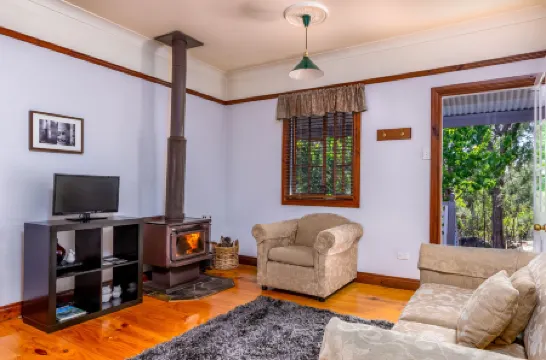 柏樹橋村舍酒店