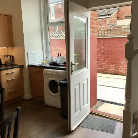 3 Bedroom House Close to M6 & M55
