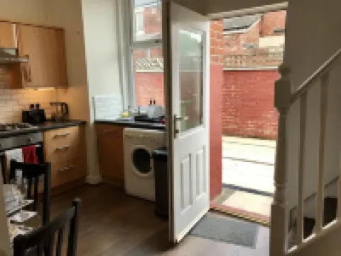 3 Bedroom House in Preston Close to M6 & M55