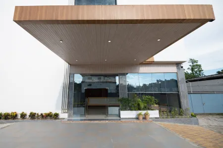 Pushkara Sarovar Portico Отели в г. Дибрагарх