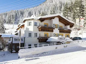 Arlen Lodge Hotel