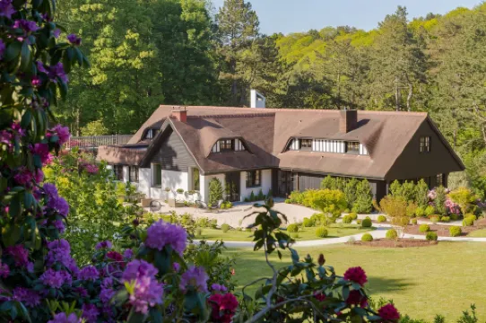 Hôtel Spa Les Pins de César