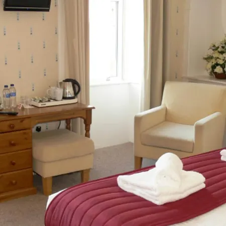The Home Arms Guesthouse Отели в г. Аймут