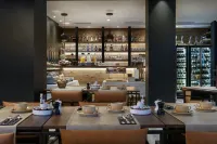 Le C by Alpine Residences - breakfast
