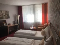Hotel Cascade Superior Hotels near Oberkassel