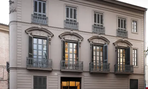 Caro Hotel