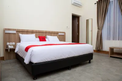 RedDoorz Plus Near Pasundan University