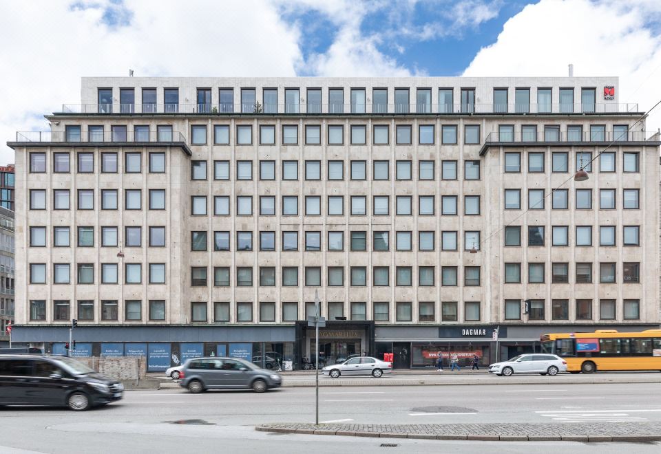 시티즌M 코펜하겐 올후스플라슨의 조식 뷔페 모습