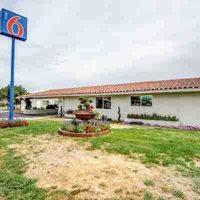 Motel 6 Manteca, CA Hotel Exterior
