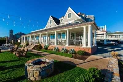 The Shore House Hotels in Наррангасетт