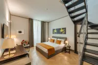 Palazzo Dipinto Hotels near Via Fillungo