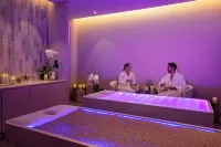 The WB Abu Dhabi Hotel, Curio Collection by Hilton - bar