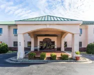 Econo Lodge Inn & Suites Marietta Hotels in Marietta