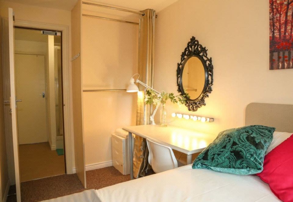 Warwick Home Lisca House - Housity