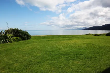 Te Puru Beach Lodge Отели рядом с достопримечательностью «Pepper Tree Nursery»