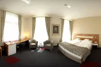 Zámeček Petrovice Hotels in Карвіна