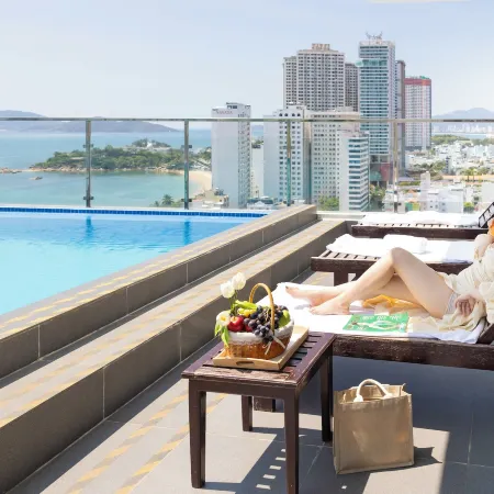 Gibson Hotel Nha Trang Отели рядом с достопримечательностью «Хончонг»