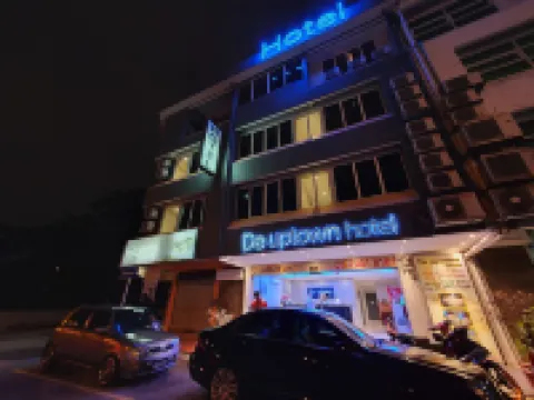 De UPTOWN Hotel @ P.J. 222 Hotels near Taman Aman Park