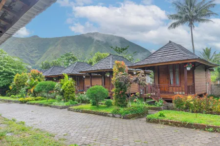 Puncak Rinjani Lodge Отели рядом с достопримечательностью «Бакит Селонг»