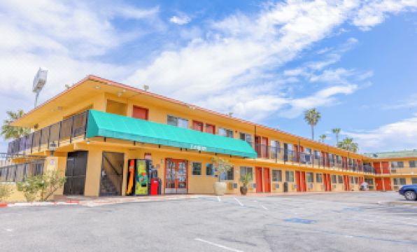 Hotel Avenida - Oceanside Camp Pendleton