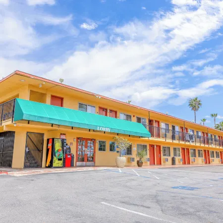 Hotel Avenida - Oceanside Camp Pendleton