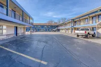 FairBridge Inn Express North Lima - parking