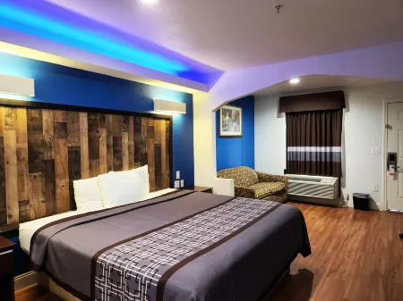 Express Inn Tomball Отели в г. Томбал