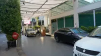 瓦多達拉福朋喜來登飯店 - 停車場