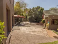Moonflower Cottages Hotels near Johannesburg Zoo
