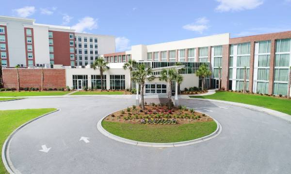 DoubleTree by Hilton Hotel and Suites Charleston Airport