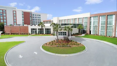 DoubleTree by Hilton Hotel and Suites Charleston Airport