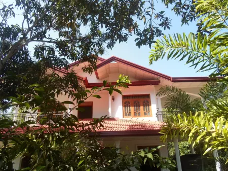 Amada Lake View Homestay